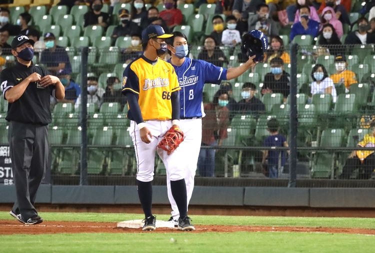 詹智堯代跑。富邦悍將提供