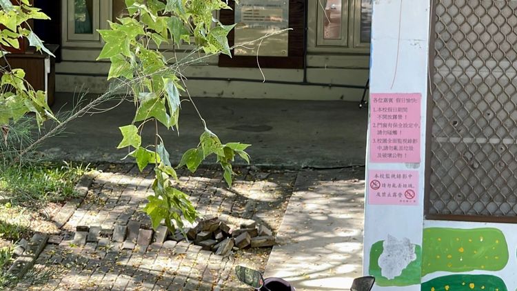 台東萬安國小地面隆起。古和純攝