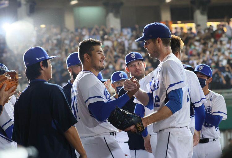 富邦羅力引退賽場面相當感人。  鄭孟晃攝