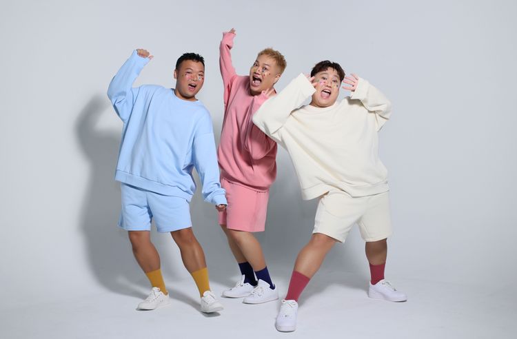 關韶文（中）新歌ＭＶ邀請黃小愛、Ｇ蛋布丁合作。索尼提供