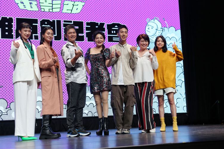 何亭儀（左起）、陳雪甄、洪都拉斯、王彩樺、曾皓澤、嚴藝文、游珈瑄一同出席雄影記者會。葉志明攝