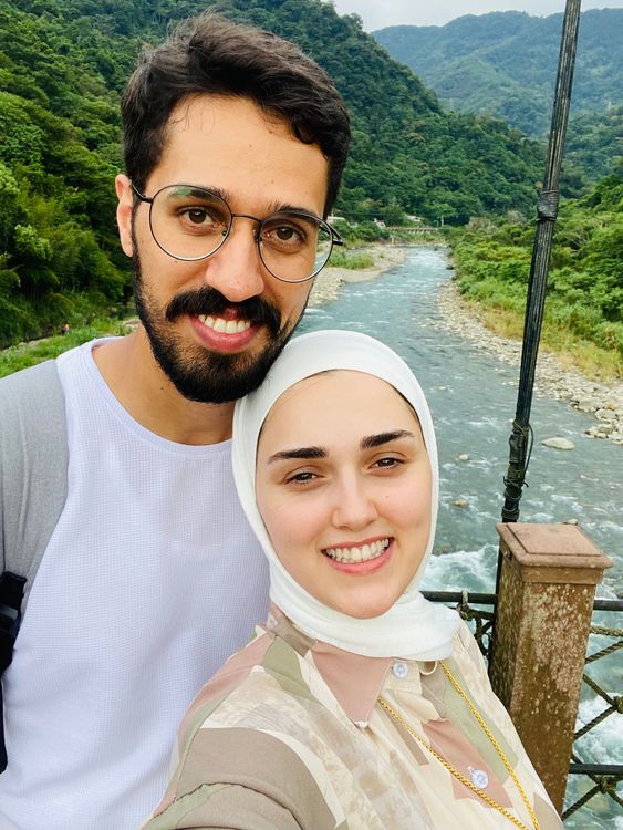 莫安柏的妻子貌美。翻攝畫面