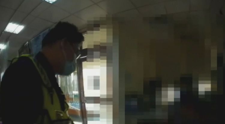 警員問阿嬤提款100萬用途，發現她神情緊張。讀者提供