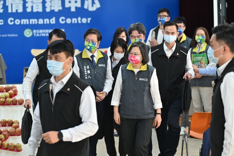 總統蔡英文今日一同參與「COVID-19防疫1000天 千錘百鍊 蘋安幸福」活動。指揮中心提供