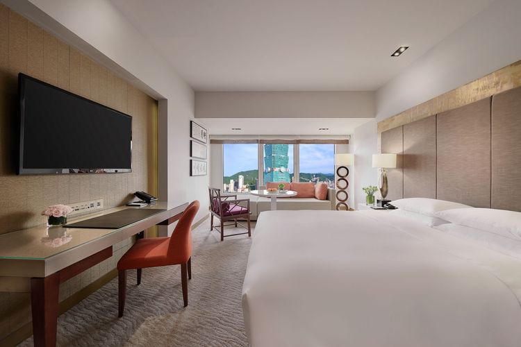 此次大地悅享住房專案，提供君悅客房平日(週日至週四)享升等至101景觀客房。台北君悅酒店提供