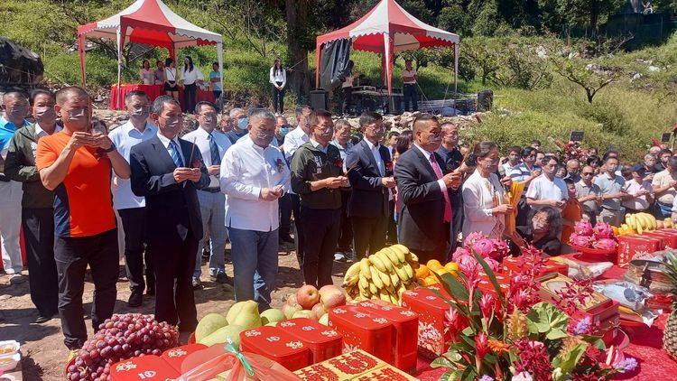  台中商旅在基地準備三牲素果祭拜儀式。李陳信得攝