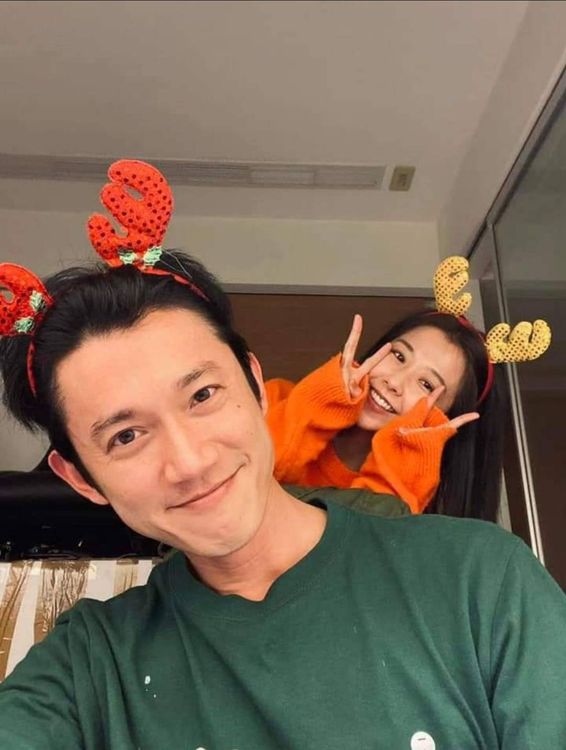 吳慷仁（左）和邵雨薇復合近2年，朝結婚目標交往。翻攝邵雨薇臉書