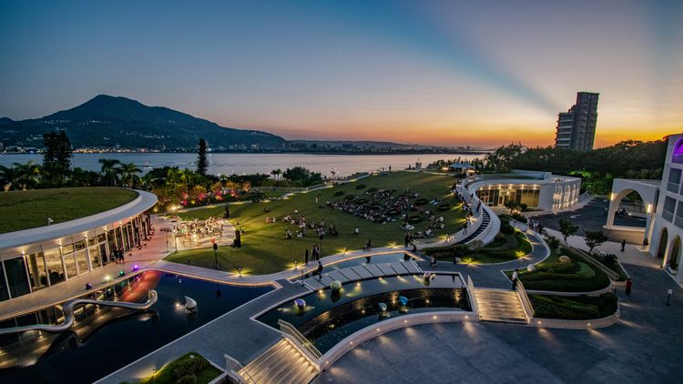 10月28日、29日攜手灣聲樂團，舉辦兩場草坡音樂會及一場望高樓音樂會。將捷提供