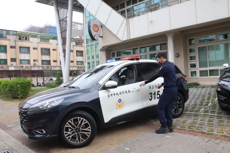 交警陳慶同在隊部工作表現優異，富有強烈正義感。張喆喜攝