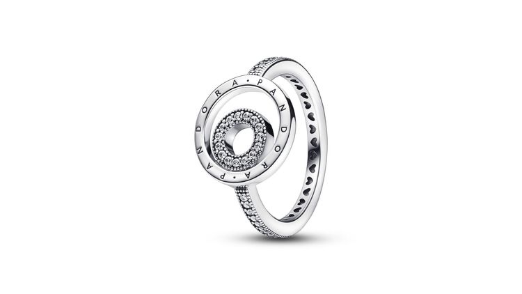 Pandora Signature Logo鋯石圓環戒指，3280元。品牌提供