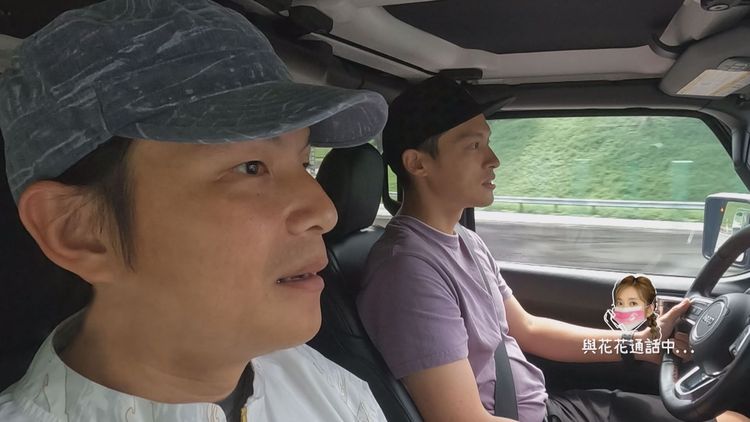許孟哲(右)和孫協志與蔡黃汝連線。中視提供