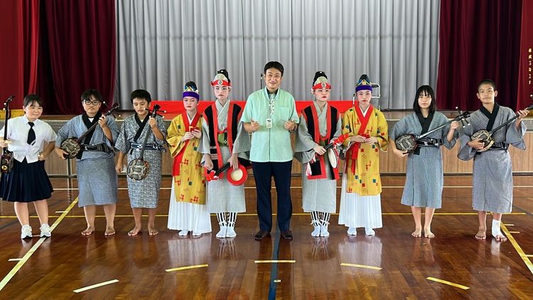 魏嘉賢率團參訪日本與那國町，體驗當地傳統文化。花蓮市公所提供