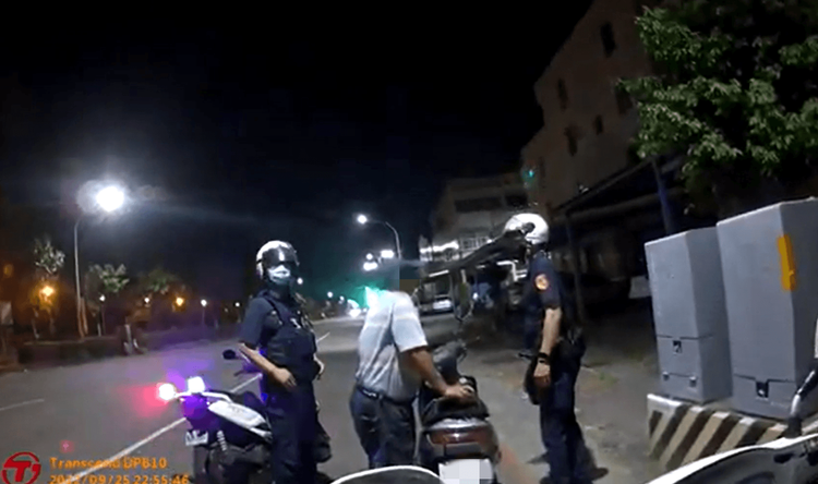 警方被呂男超車時，聞到空氣中飄來酒味，立刻追上前盤查，果然逮到呂男酒駕。讀者提供