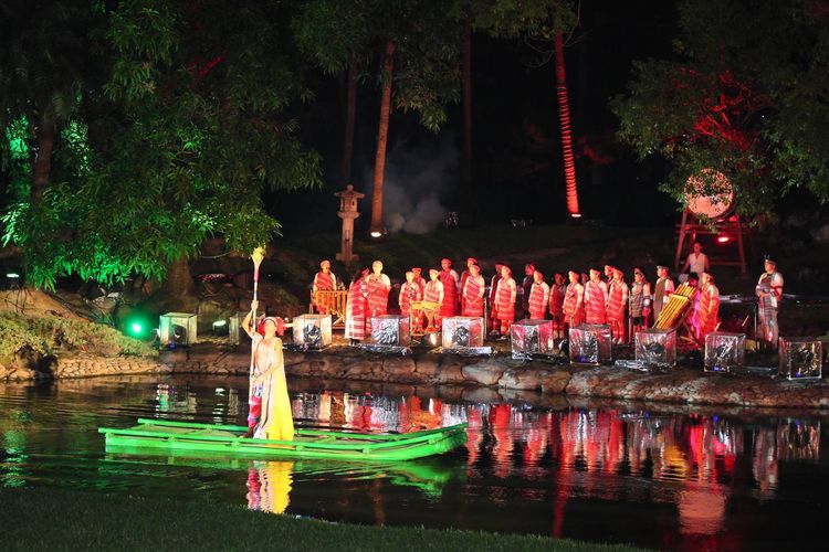 昨晚國慶酒會表演節目，特別打造光影環境劇場。外交部提供