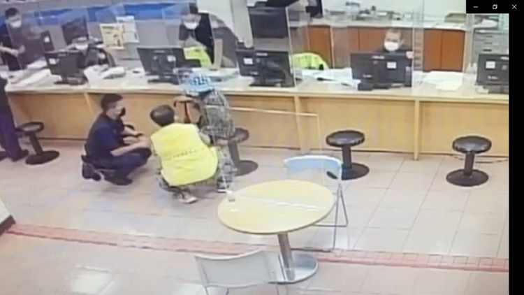 老婦人到警所求助。桃園警分局提供
