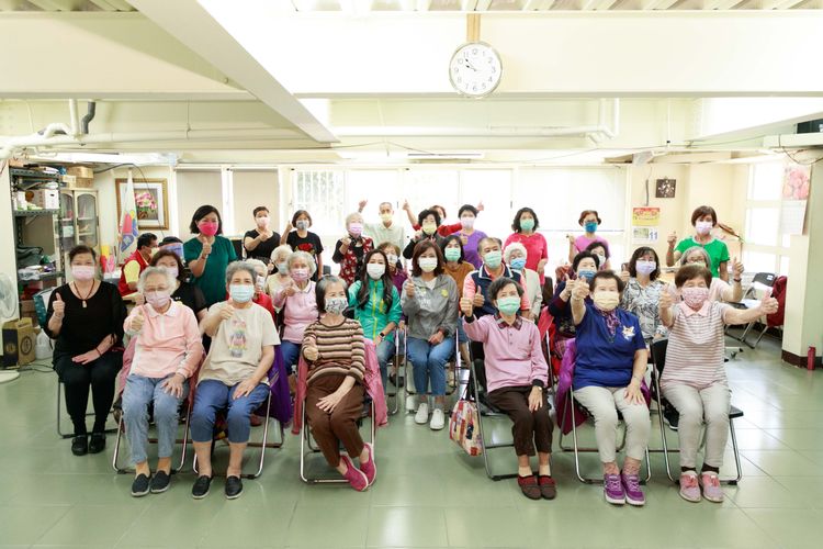 沈慧虹今天（11日）上午參訪新竹振興社區長輩健康操活動。沈慧虹競辦提供