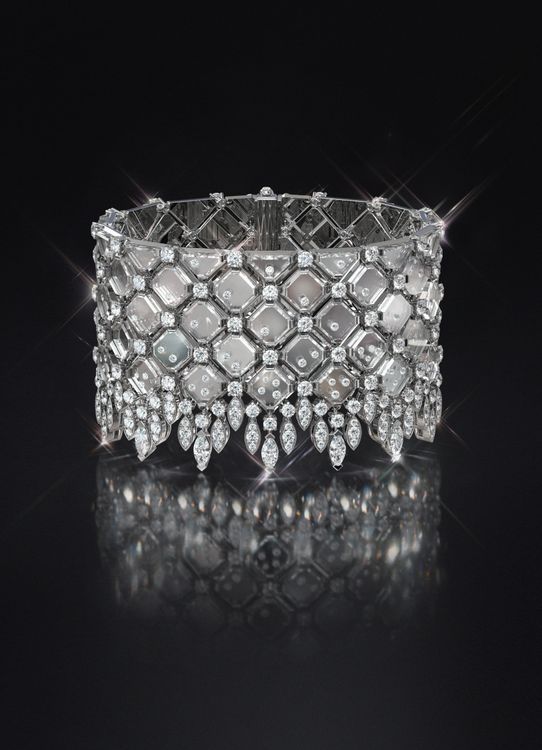 Frozen Capture水晶鑽石手環，約595萬元。品牌提供