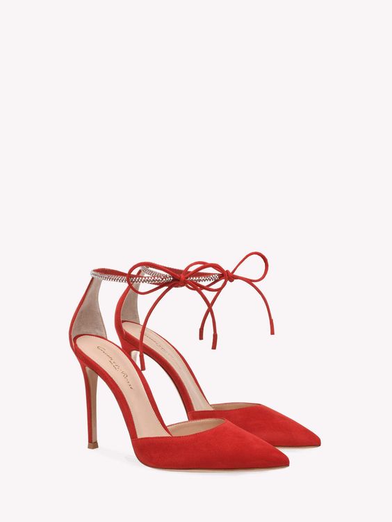 Montecarlo d’Orsay繫帶高跟鞋，3萬9200元。品牌提供