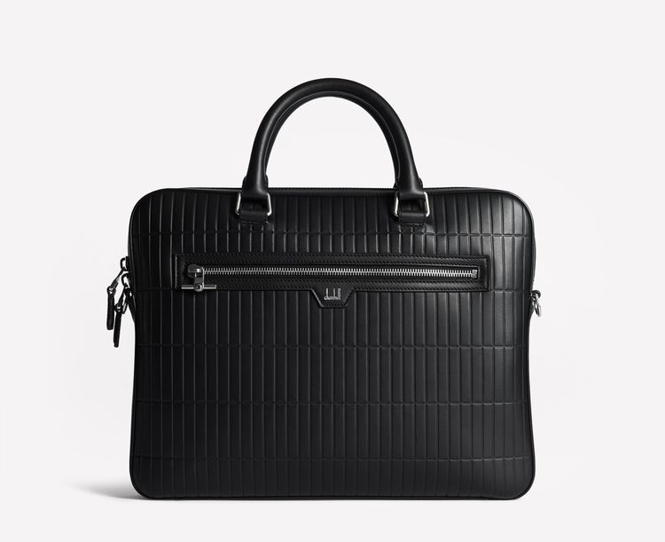 Rollagas黑色手提包，6萬1500元。品牌提供