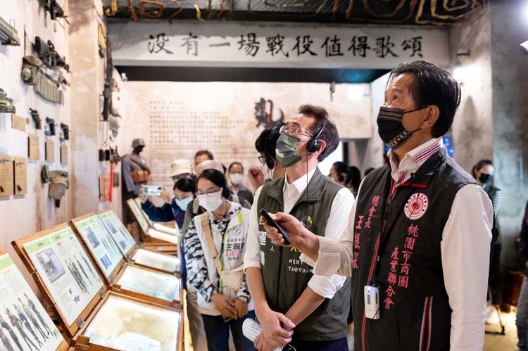 鄭運鵬今天（11日）參訪異域故事館。鄭運鵬競辦提供