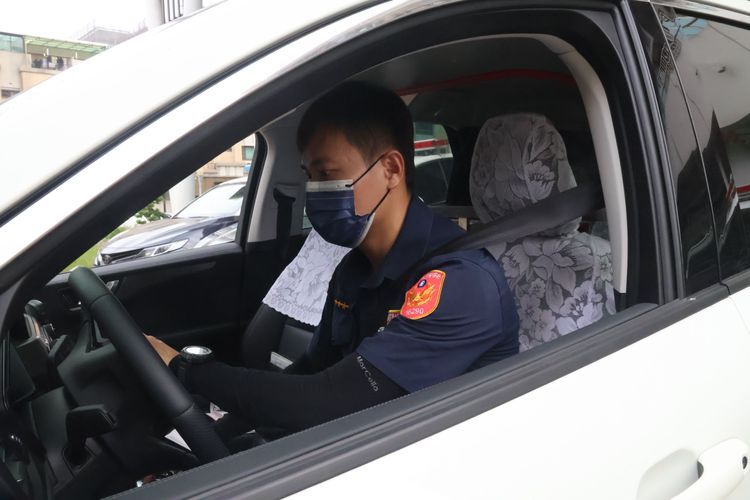 陳慶同表示陳男一路跑不停車，只好開啟大聲公點名他。張喆喜攝