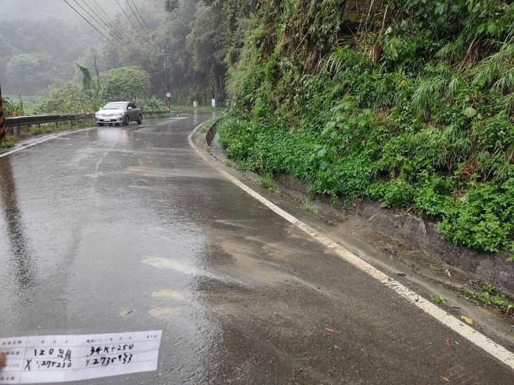 縣道120縣新樂大橋附近落石已清除完畢。新竹縣工務處提供