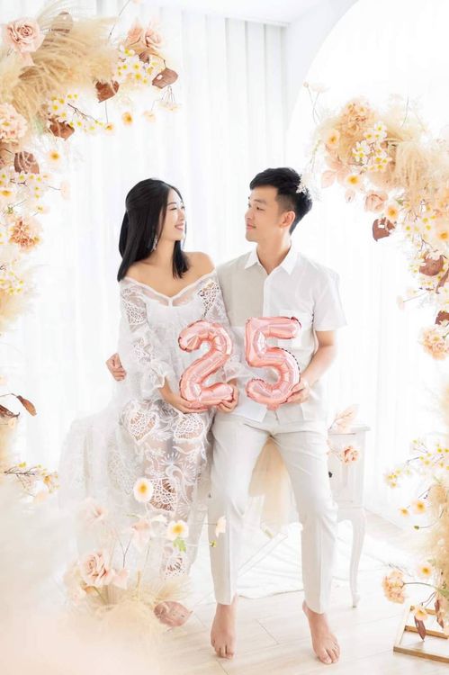 香蕉女友Timmy昨晚也在粉絲頁，分享兩人的婚紗照。翻攝《一起趣蕉游》的粉絲頁