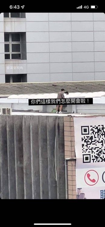 照片中一對男女疑似正在做「愛做的事」，被人直擊並拍下來。翻攝《Dcard》論壇