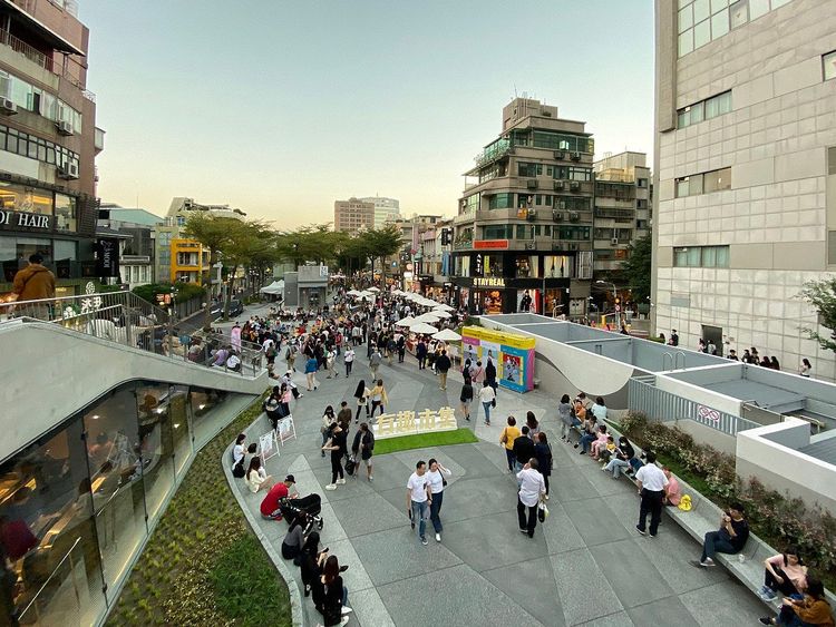 台東縣府帶領農友到台北銷售農產品。台東縣府提供