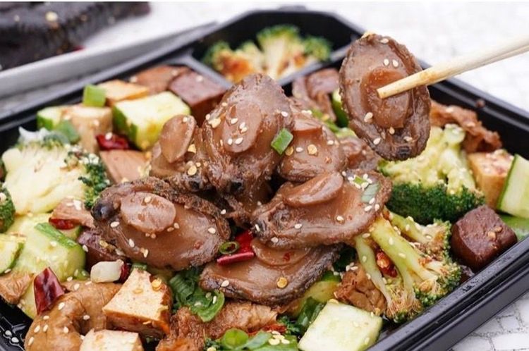 員外級豪鮑滷味拼盤，售價1288元，即日起-9/11，每日限10份。業者提供