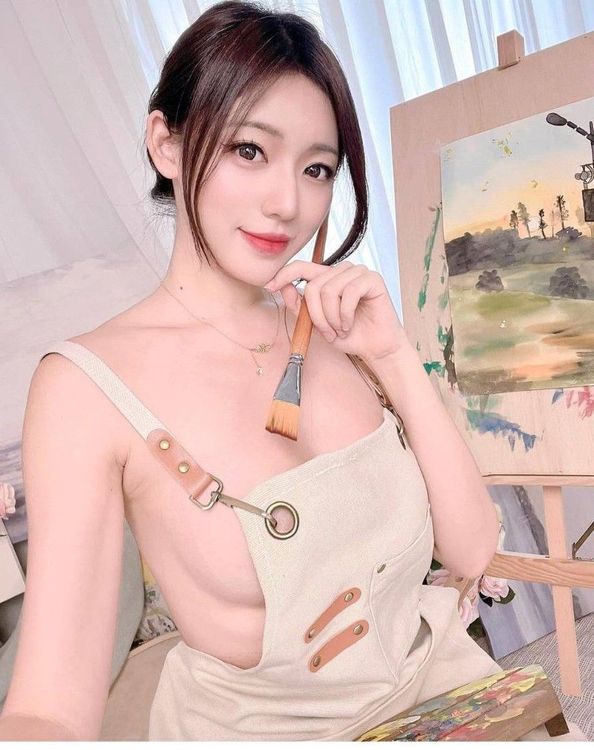 北藝大校花「裸體圍裙」解放南半球，大秀渾圓D奶徵學生。翻攝《kiki_hsieh》