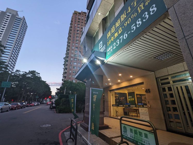 「國美18馥」促銷方案最殺，主打「下殺4字頭、貸款9成、10年分期免利息」，一推出引起討論。王鈞生攝