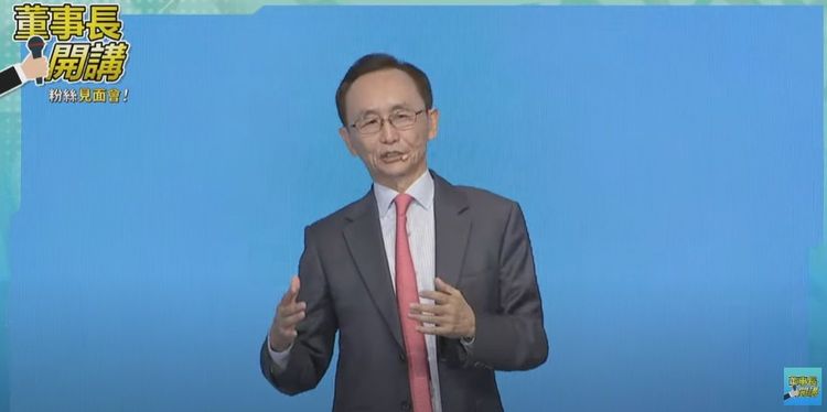 吳子嘉在「董事長開講粉絲見面會」中爆料沈慧虹今年初到台北跟市長柯文哲談12職等的參事缺。翻攝自「董事長開講」的YouTube