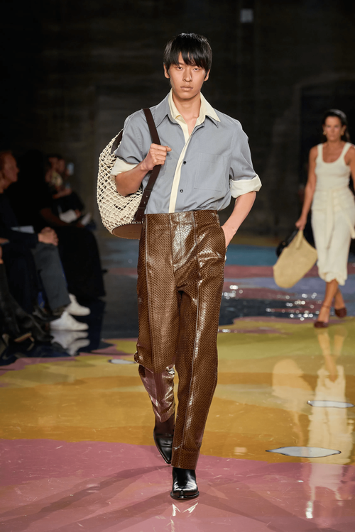 BOTTEGA VENETA 2023春夏大秀。翻攝VOGUE RUNWAY網站