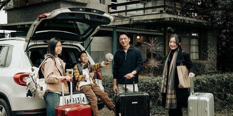 李杏（右起）、藍葦華在《尾號1314》中飾演努力維持遠距離婚姻的夫妻。高雄市電影館提供