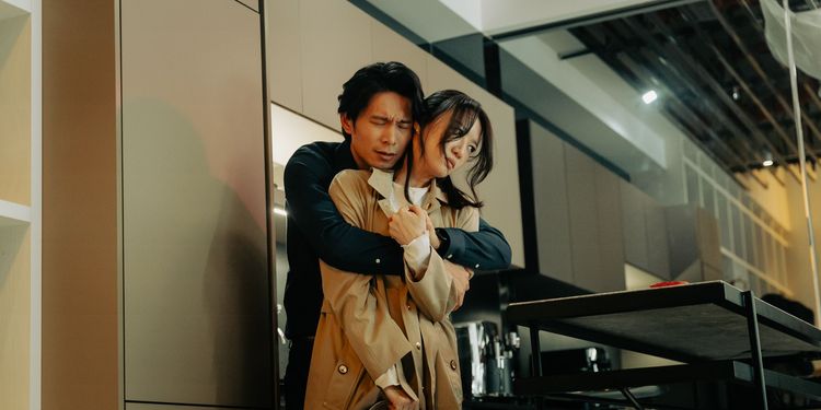 姚淳耀（左）吃回頭草，想給前女友李杏溫暖依靠。公視提供