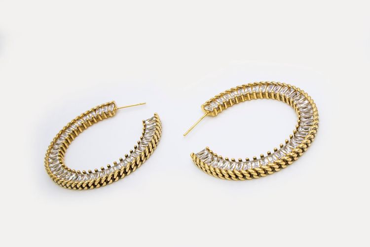 Venus系列圈形耳環，7400元。品牌提供