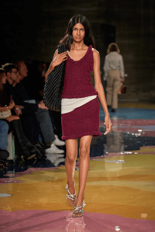 BOTTEGA VENETA 2023春夏大秀。翻攝VOGUE RUNWAY網站