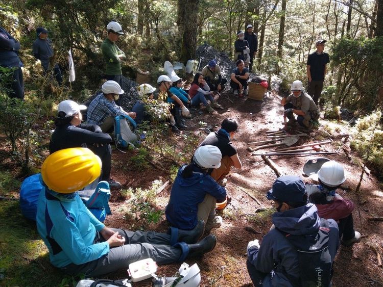 施工前介紹施工工具及工具使用的注意事項。台東林管處提供