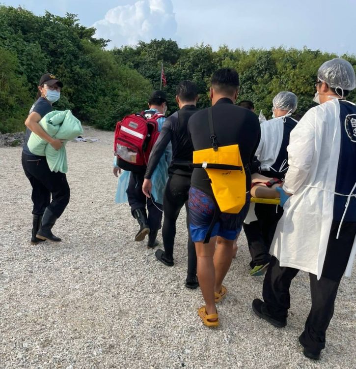 兩名溺水者送醫後仍宣告不治。消防提供