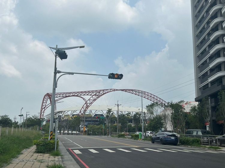 14期重劃區先天環境太優越，交通動線暢旺外，又有北屯國民運動中心、大巨蛋、漢神百貨等。王鈞生攝