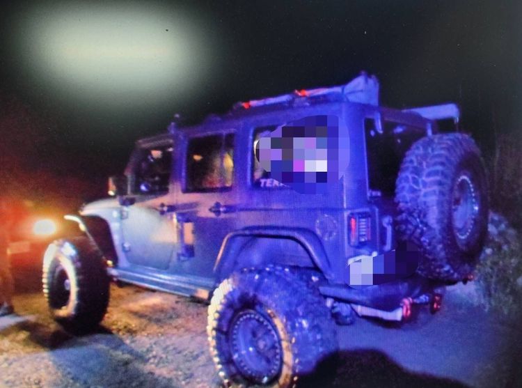 苗栗警方攔截14輛擅闖吉普車。讀者提供