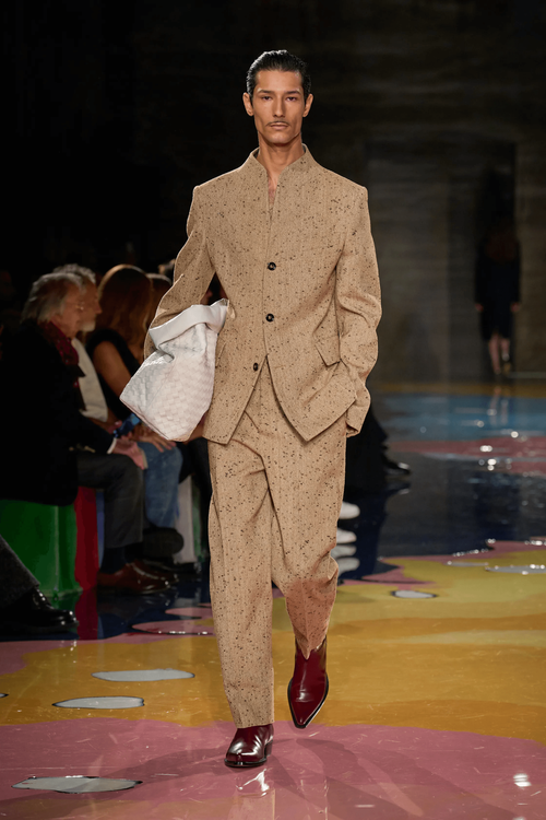 BOTTEGA VENETA 2023春夏大秀。翻攝VOGUE RUNWAY網站