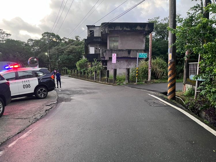 轄區警方當時到場處理的情形。民眾提供