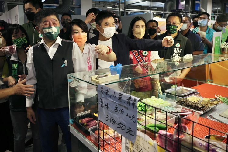 陳時中回應蔣萬安對蔣介石銅像鞠躬一事。林林攝