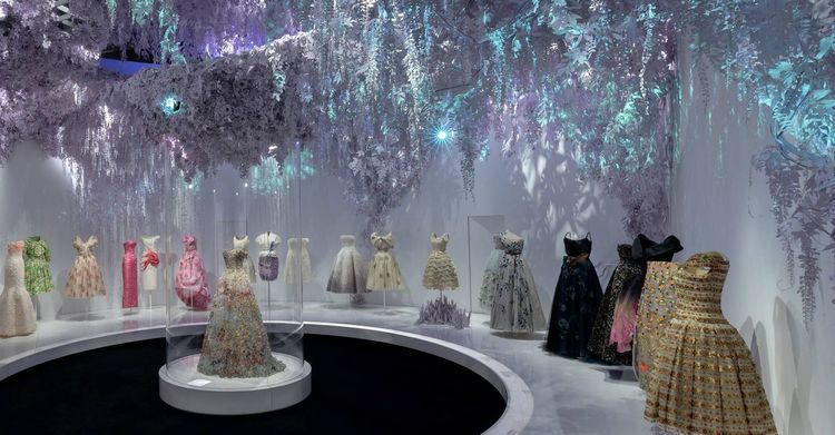 DIOR在2019年於英國倫敦V&A Museum舉辦《Christian Dior：夢之設計師》回顧展。翻攝V&A Museum官網