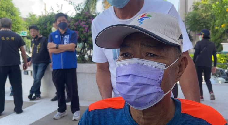 豐原里里長施學志回憶當時情況，眼神還透露著不安。古和純攝