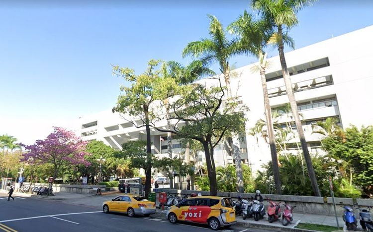 台中地方法院今法拍一棟烏日疑似兇宅。翻攝畫面