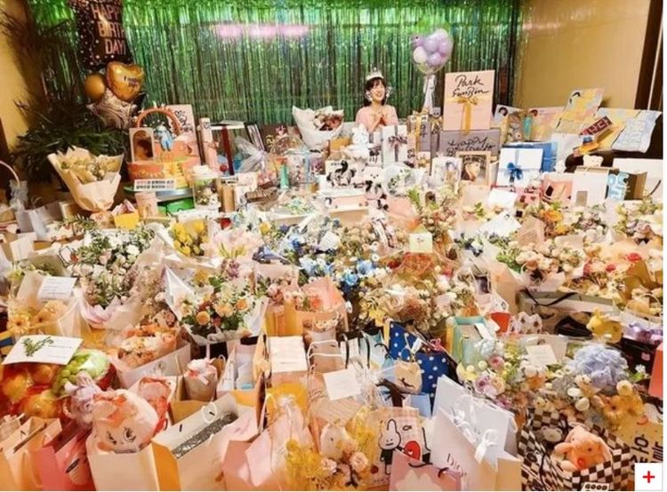 朴恩斌被禮物淹沒。翻攝IG