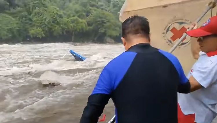 最後看似救帳成功，藍色客廳帳沒幾秒則已經沒入水底。引自網路